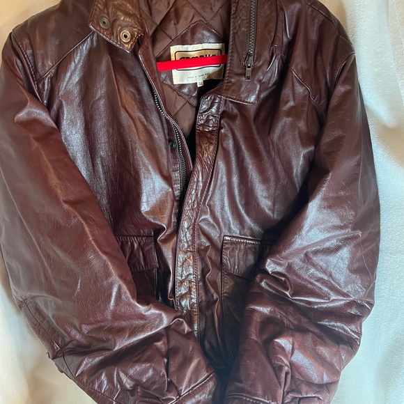 Vintage 70/80’s men’s Campus brand 100 % leather bomber jacket. Size 44